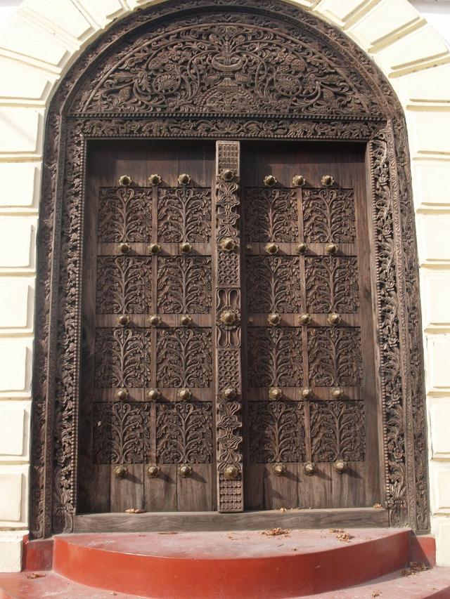 słynne zanzibarskie drzwi