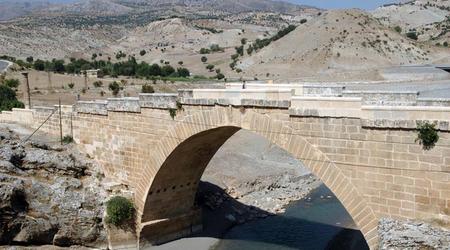 Droga na Nemrut   cendere (11) – Kâhta, Turcja
