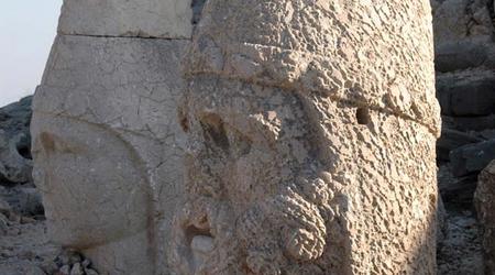 Droga na Nemrut   Gora Nemrut (8) – Kâhta, Turcja