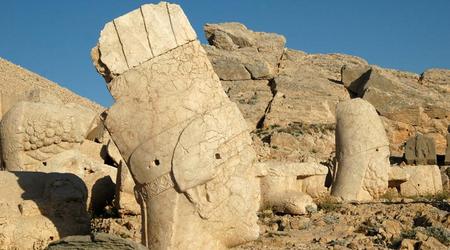 Droga na Nemrut   Gora Nemrut (17) – Kâhta, Turcja