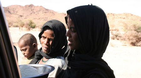 Kobiety sprzedające kozi ser – Iferouâne, Niger
