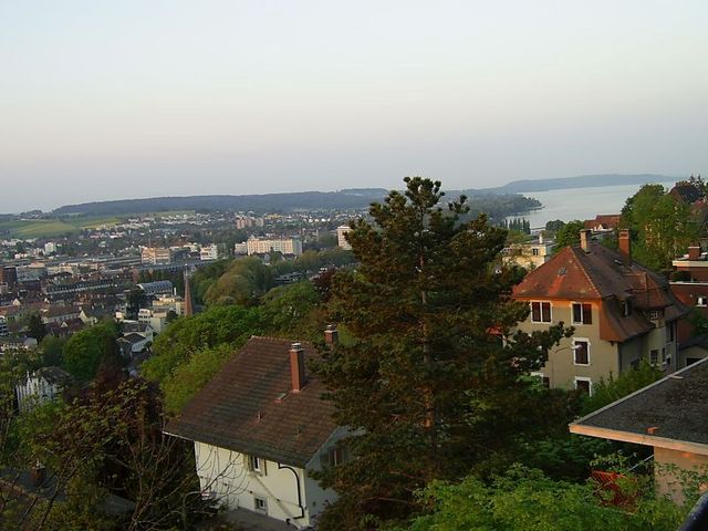 Biel/Bienne w tle Bielersee