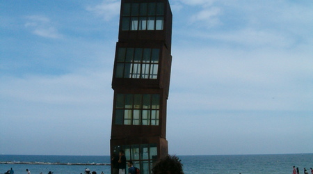 rzeźba na plaży – Barcelona, Hiszpania