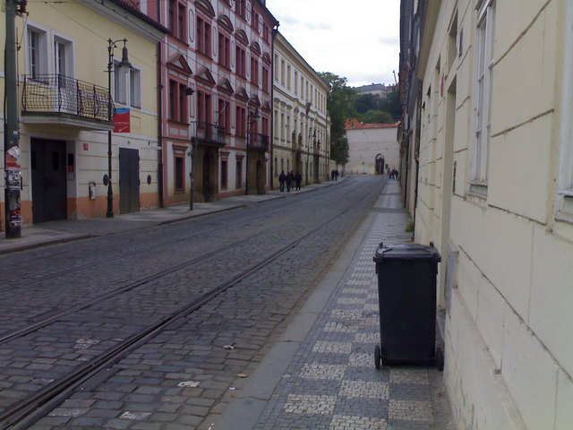 mala   ...strana