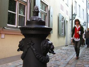 piękne miasto, piękny chłopiec