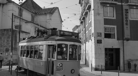 piekne portugalskie uliczki – Lizbona, Portugalia