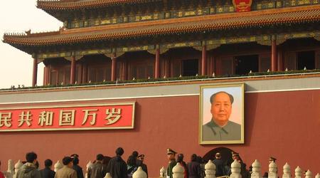 Brama Zakazanego Miasta z wizerunkiem Mao, Beijing, Chiny