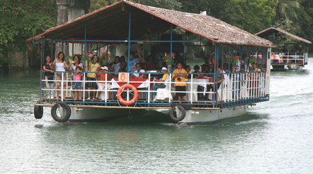Statki wycieczkowe na rzece Loboc – Bohol, Filipiny