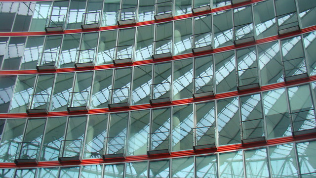 Sony Center - wnętrze okna