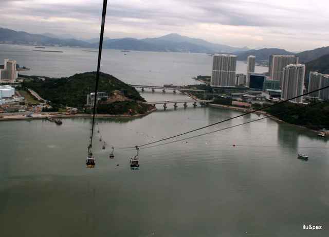 Lantau - kolejka liniowa do Ngong Ping