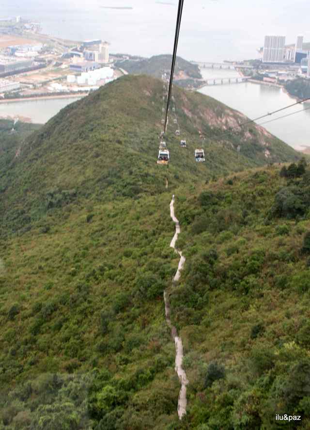 Lantau - kolejka liniowa do Ngong Ping