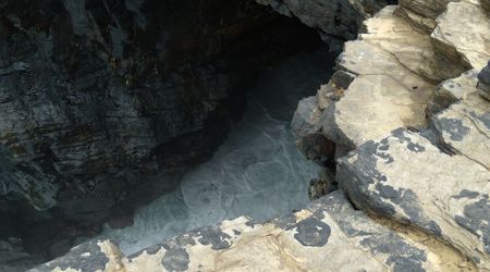 klify w Kilkee, IRLANDIA