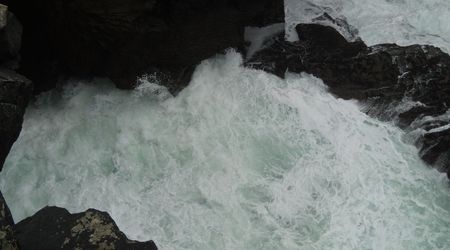 klify w Kilkee, IRLANDIA