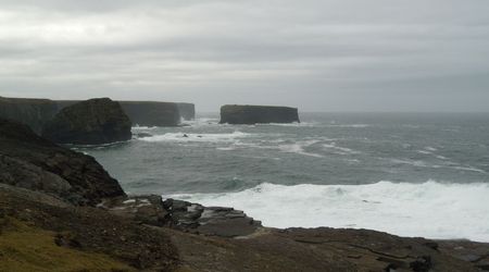 klify w Kilkee, IRLANDIA