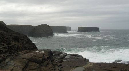 klify w Kilkee, IRLANDIA