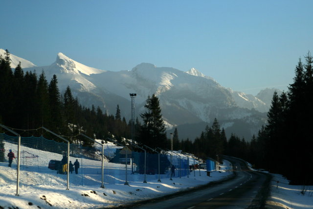 Przy wyciągu. Widok na Tatry.