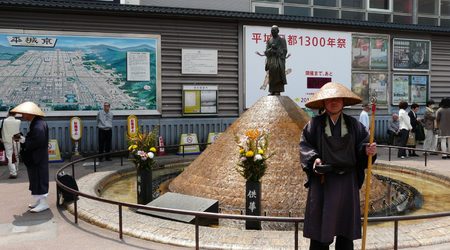Mnisi proszący o datki – Japonia