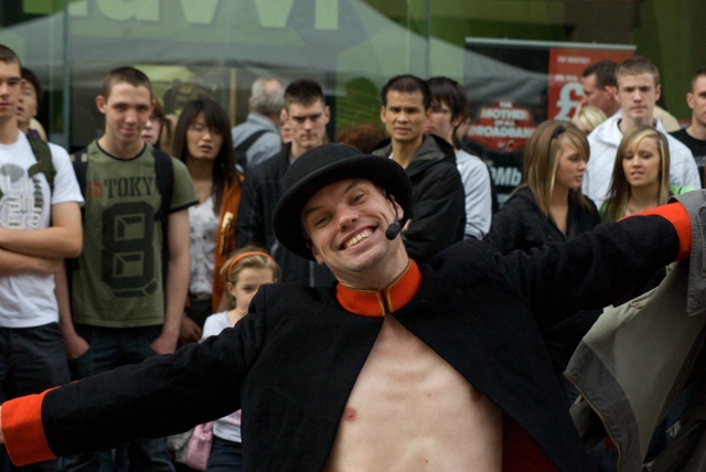 Figo - street entertainer
