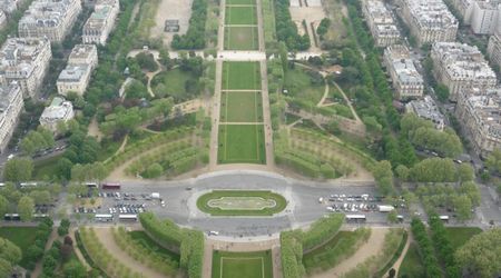 Widok z wieży Eifla na Pola Marsowe – Paryż, Francja