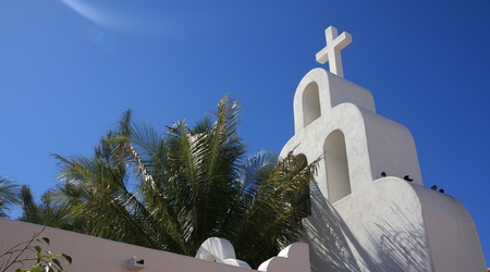 wieża kościoła w Playa del Carmen – Puerto Morelos, Meksyk