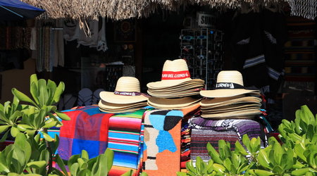 kapelusze na straganie w Playa del Carmen – Puerto Morelos, Meksyk
