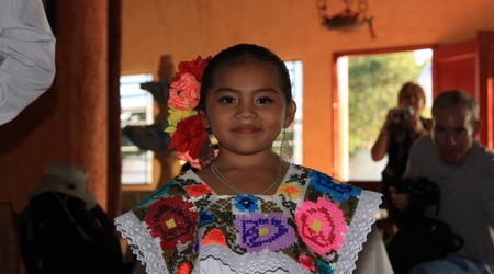 lokalna tancerka – Puerto Morelos, Meksyk