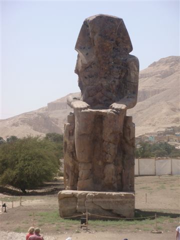 Kolosy Memnona 