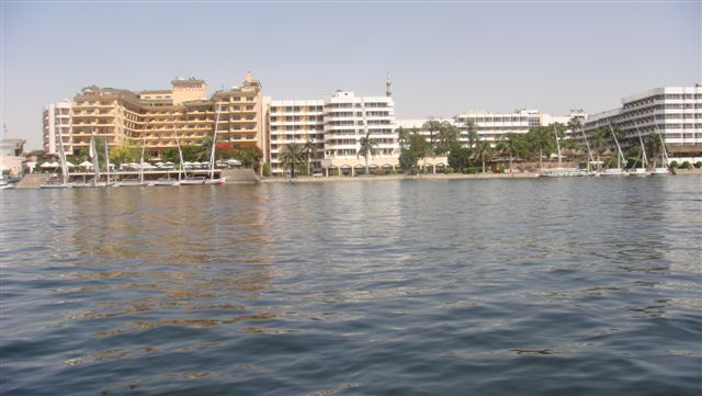 Luksor od strony Nilu