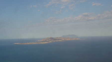 mijamy Egady w blasku porannego słońca – Pantelleria, Włochy