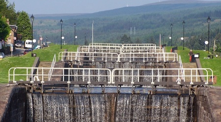 kanał w Fort Augustus – Loch Ness, Wielka Brytania