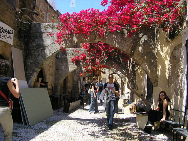 Jedna z uliczek Starego Miasta, Rodos Town