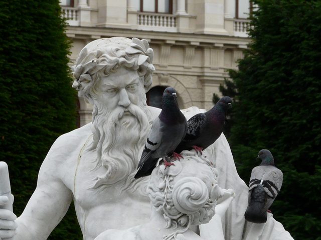 Przed Muzeum Sztuki
