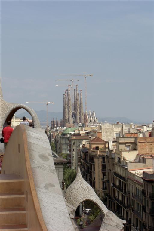 Sagrada Familia, widok z Casa Mila