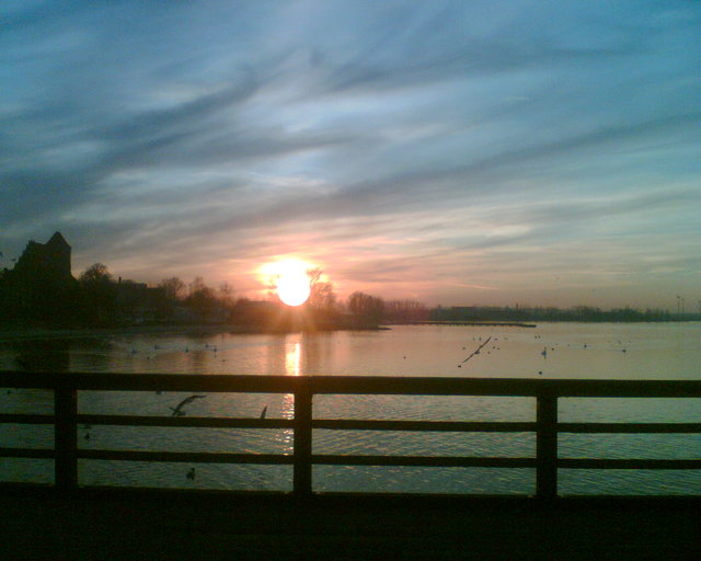 Późna jesień  nad wodą w Pucku.