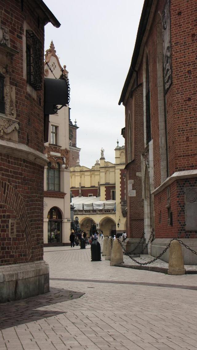 Nadchodzę..., Plac Mariacki