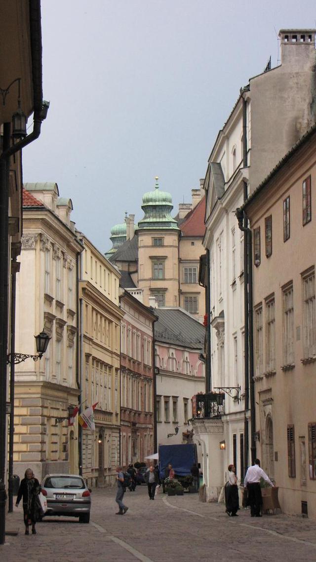 Moja ulubiona ulica Krakowa, Kanonicza, w tle Wawel