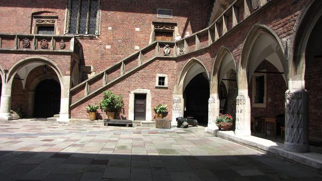 Collegium Maius, gra cieni