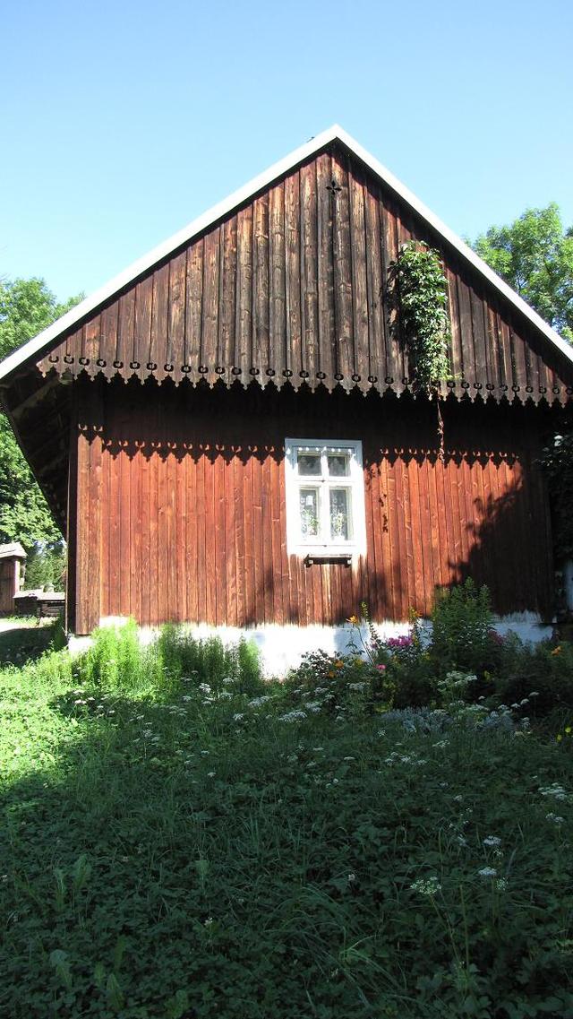 Obok kościoła