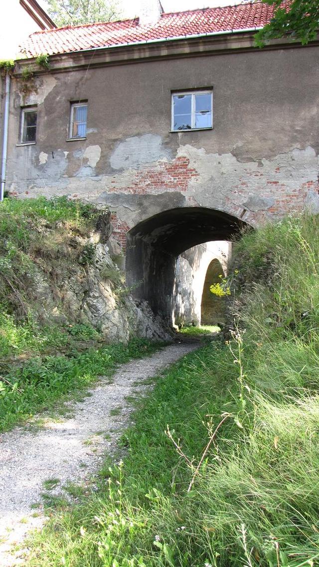 Dwór z XVII w 