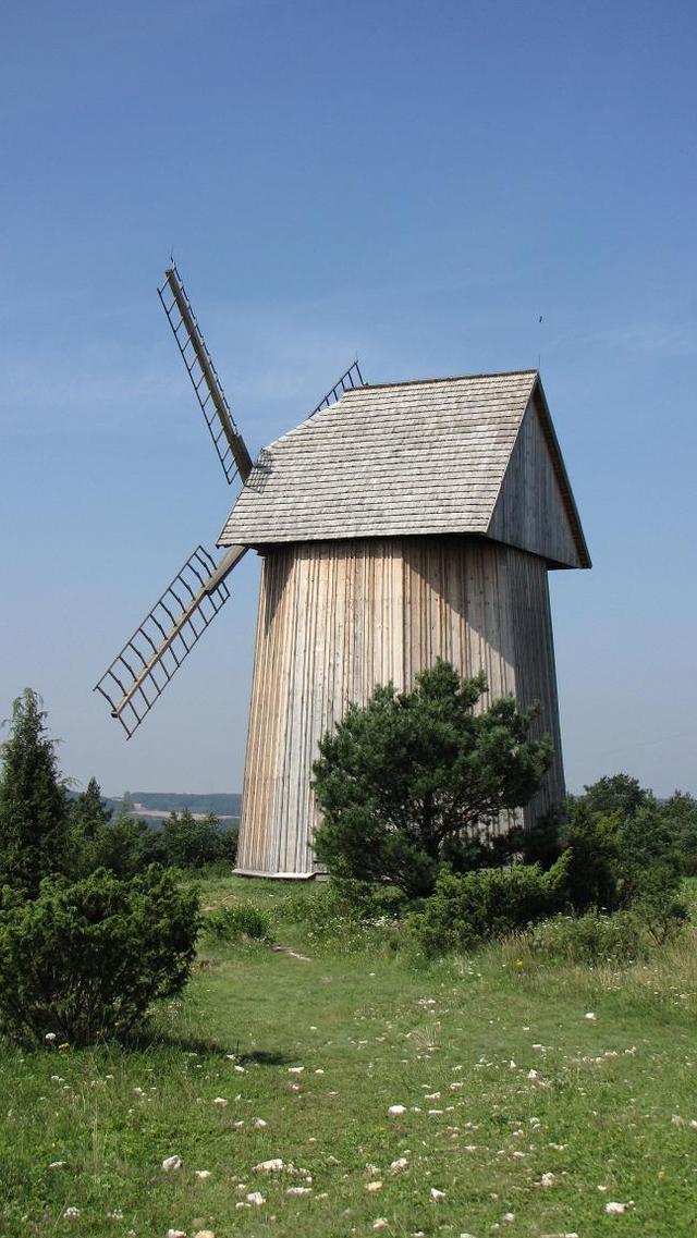 Skansen Wsi Kieleckiej w Tokarni - wiatrak