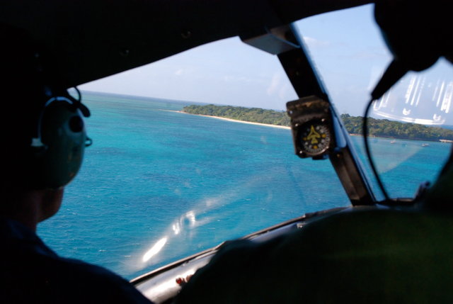 kokpit dwuplatowca z widokiem na  green island