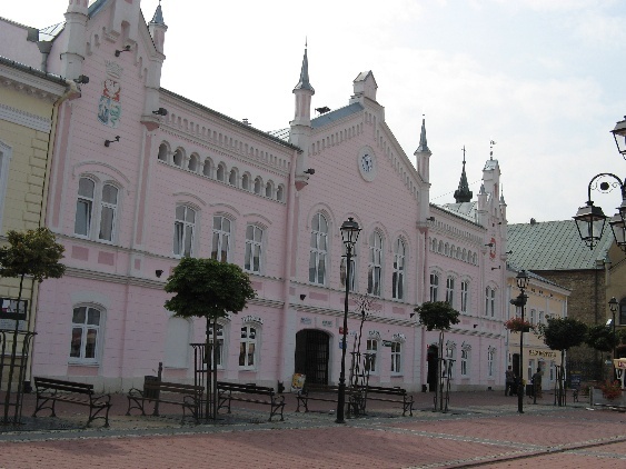 Bardzo wesoły różowy ratusz