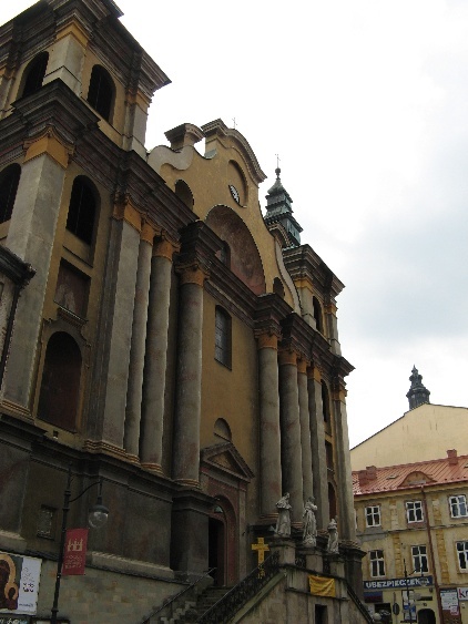 jeden z licznych kościołów