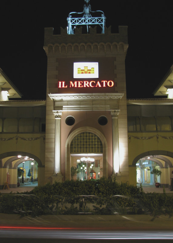 Egipt Sharm El Sheikh Il Mercato - wybitnie dla turystów