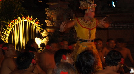 taniec transowy dworski – Bali, Indonezja
