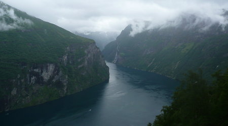 Widok na Geirangerfiord z Drogi Orłów – Norwegia