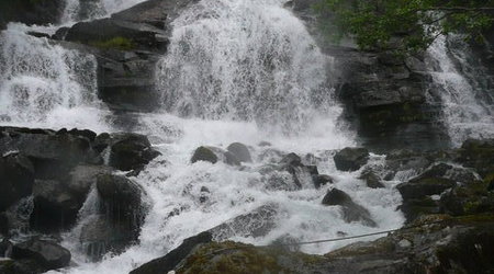 Wodospad który mieliśmy za naszą hytte – Geiranger, Norwegia