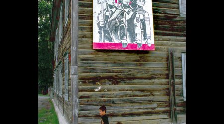 Lenin w towarzystwie żołnierza, kosmonautki i robotnika zdobi centrum Aktaszu. – Rosja