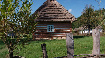Chałupa z Rożnowic k. Biecza – Sanok, Polska