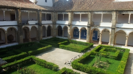 Dziedziniec zamku w Faro – Portugalia